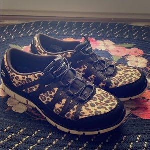 Sketchers leopard tennis shoes